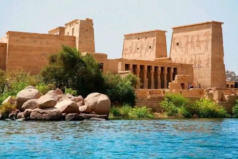 Fiume Nilo Attraverso le Principali Città storiche dell'Egitto 