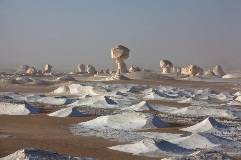 Panorama dell’Oasi di Bahariya con deserti e palmeti, Egitto
