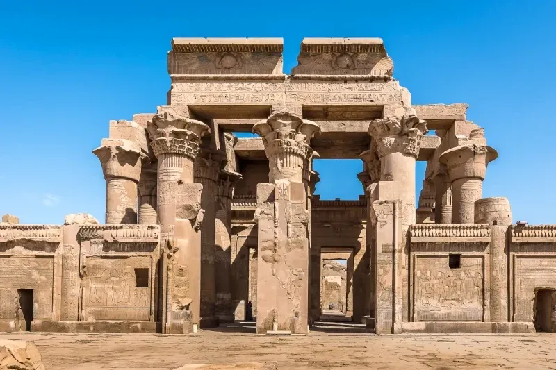 Escursione ai templi di Edfu e Kom Ombo durante una crociera sul Nilo