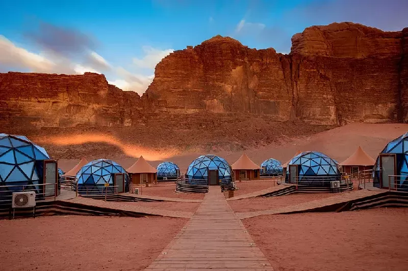 Deserto di Wadi Rum paesaggi spettacolari in Giordania