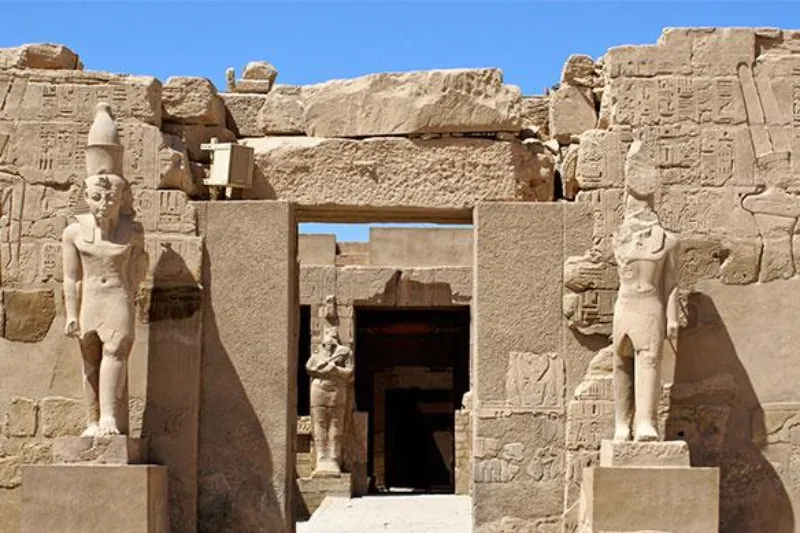 Veduta panoramica del sito archeologico di Medinet Habu