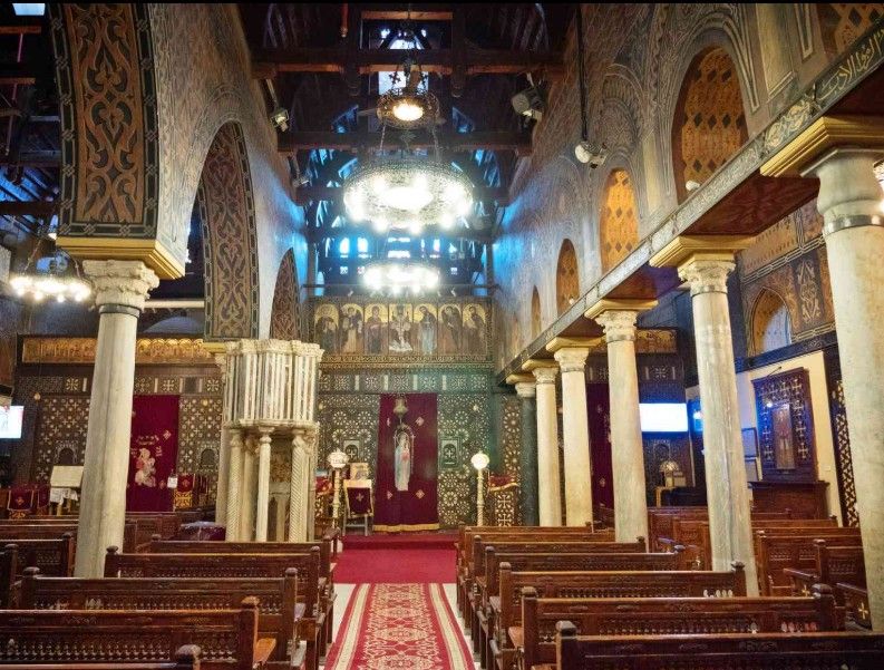 Interior de la Iglesia Colgante 