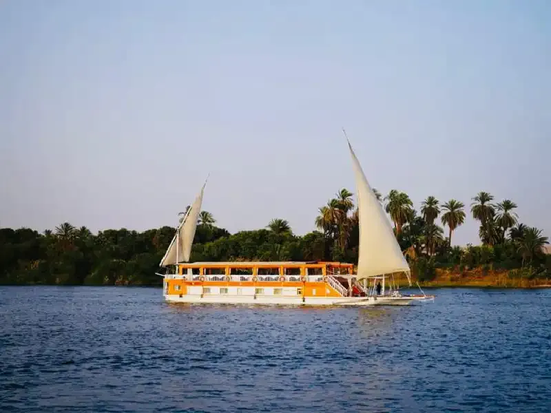 Crociera sul Nilo Dahabeya Amoura, dahabeya crociera tra Luxor e Aswan con barca a vela elegante