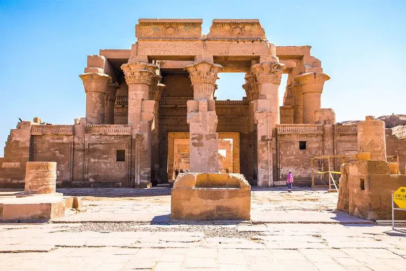 Visita al Tempio di Kom Ombo da Luxor con guida italiana