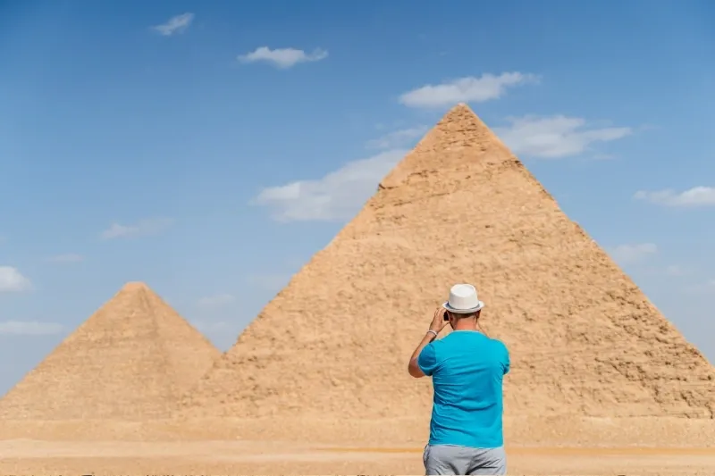 Piramidi di Giza viste dal deserto