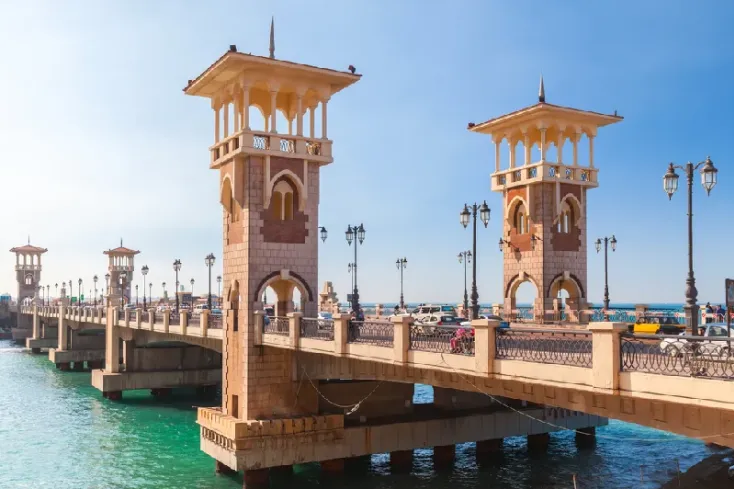 Alessandria d’Egitto lungomare mediterraneo al tramonto