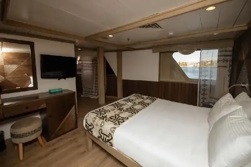 La motonave Mahrousa, crociera sul Nilo 5 stelle, offre eleganza, comfort moderni e viste spettacolari tra Luxor e Assuan.