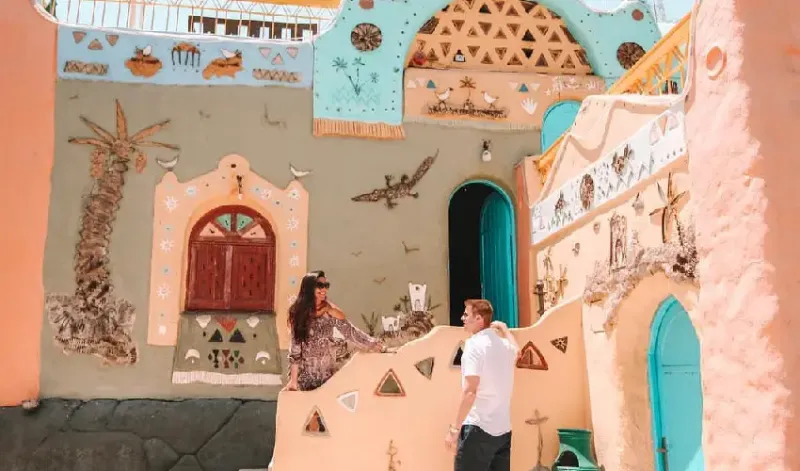 Assuan cosa vedere: il Villaggio Nubiano e i suoi colori unici