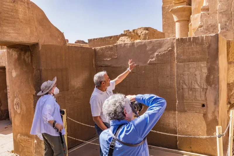 Altezza Piramidi di Giza: Visitatori davanti a Cheope, Chefren, Micerino e Grande Sfinge