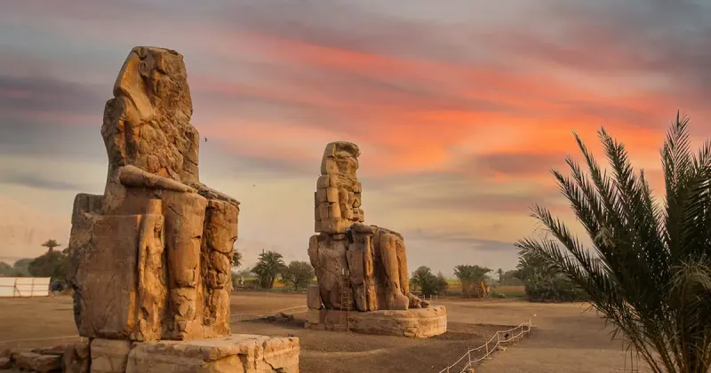 Colossi di Memnone: simboli dell’antico Egitto a Luxor