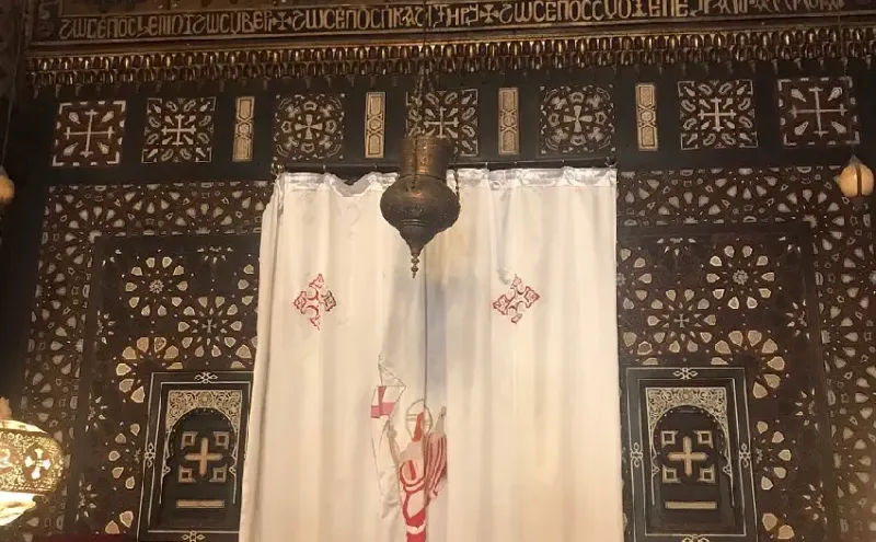 Chiesa Sospesa Cairo copto costruita sopra le antiche strutture della Fortezza di Babilonia