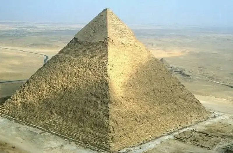 Quante Piramidi Ci Sono in Egitto: Piramide di Chefren con Rivestimento Superiore