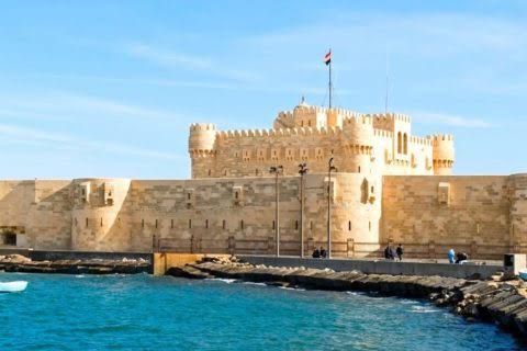 La citadelle de Qaïtbay à Alexandrie face à la Méditerranée