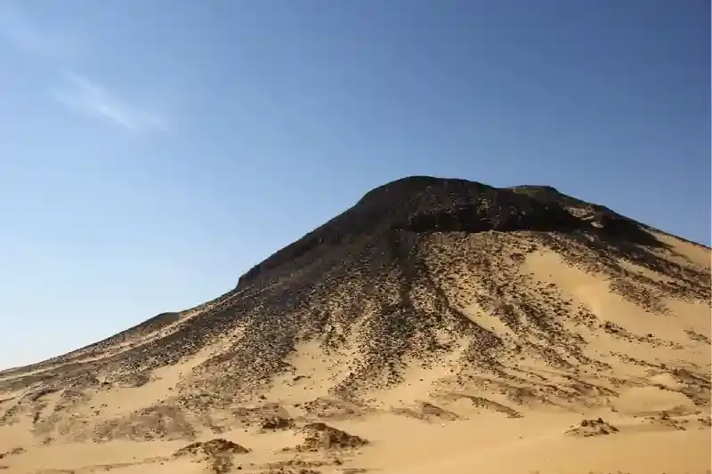 Domande frequenti sul Deserto Nero in Egitto con paesaggio desertico