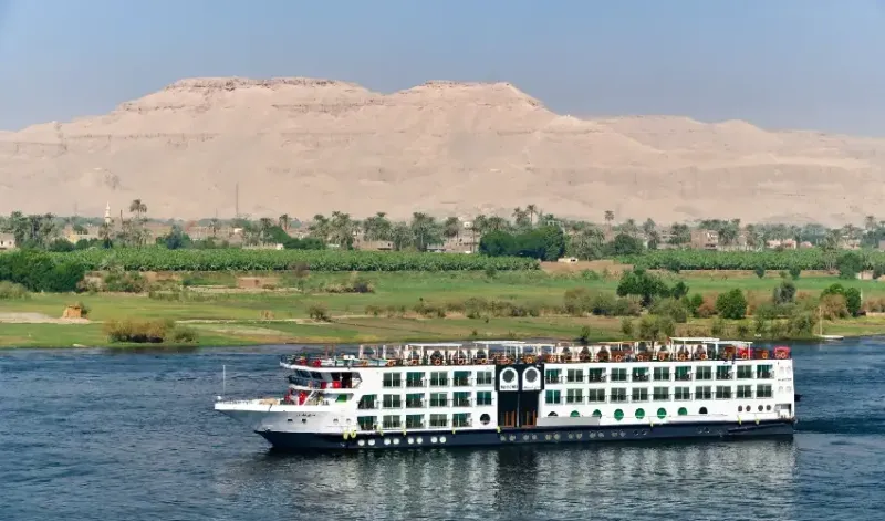 Nave da crociera sul Nilo tra Luxor e Aswan