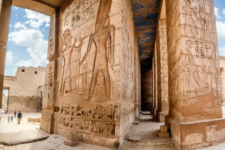 Cosa vedere a Luxor: il Tempio di Medinet Habu e i suoi rilievi unici