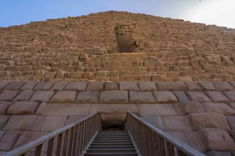 Piramide di Micerino descrizione essenziale