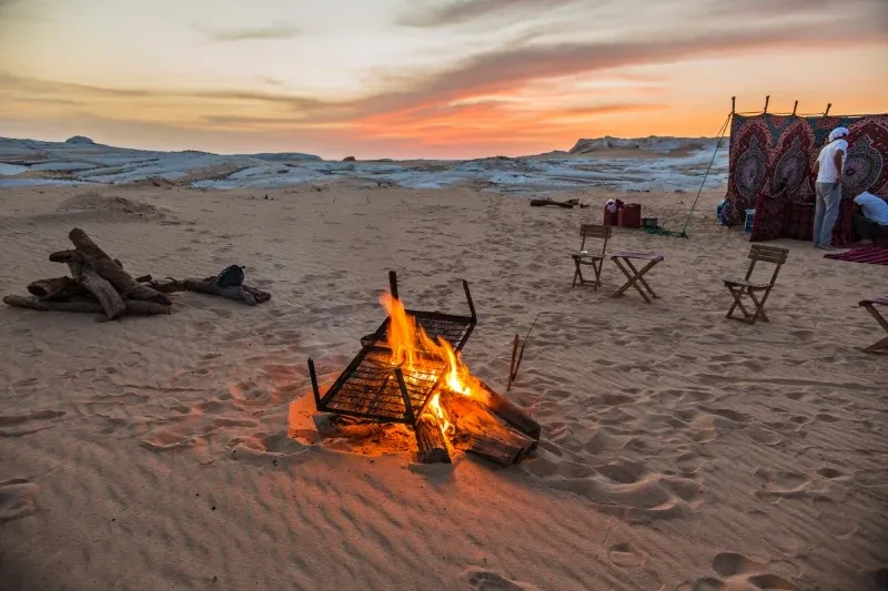 Paesaggio del Deserto Bianco in Egitto durante la stagione ideale
