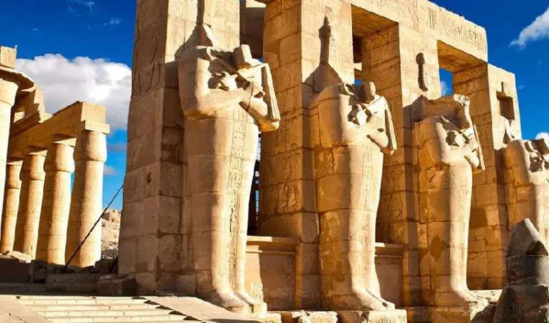 Ramesseum di Luxor, tempio funerario di Ramses II