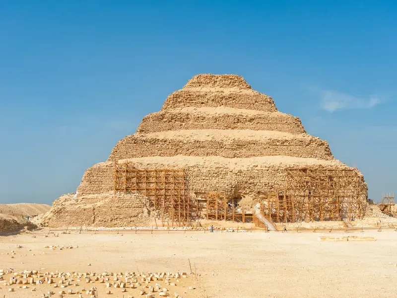 Piramidi egizie di Saqqara e Dahshur nella necropoli di Memphis