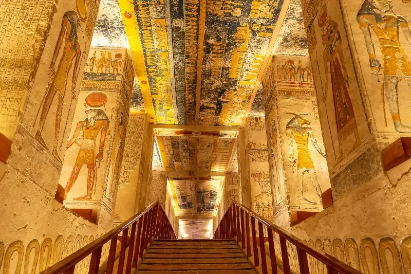 Crocieristi alla scoperta della Valle dei Re vicino a Luxor.