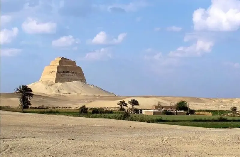 Quante Piramidi Ci Sono in Egitto: Piramide di Meidum e Resti della Struttura Originale