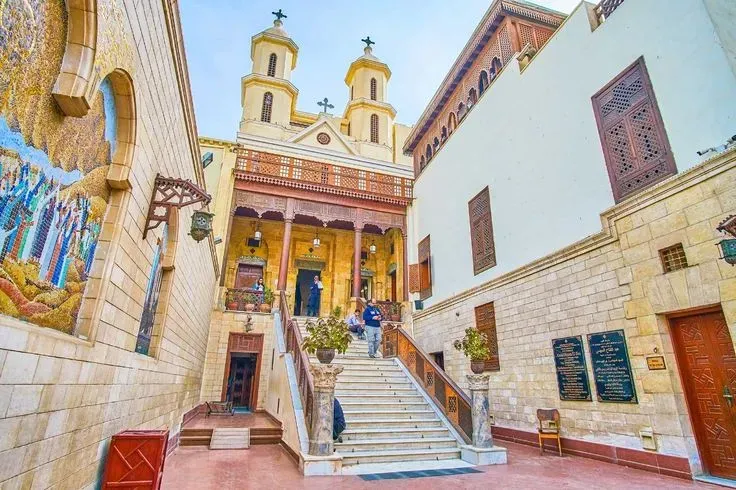 Iglesia Colgante en El Cairo, una de las iglesias coptas más famosas de Egipto