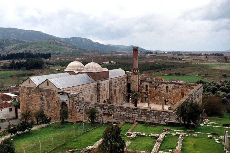 Visita La Mezquita de Isa Bey