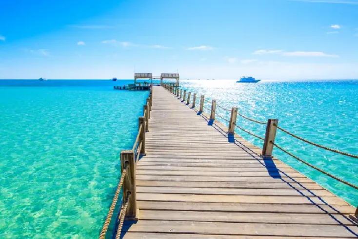 Mare cristallino di Hurghada durante aprile in Egitto
