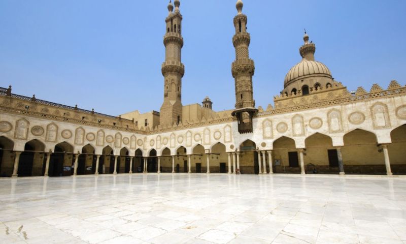 Vista del patio central y arcadas de Mezquita de al Azhar