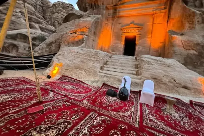 Piccola Petra ingresso all'antica città scavata nella roccia