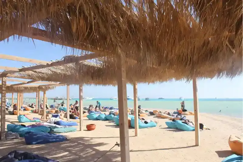 Relax sulla spiaggia di Hurghada  durante l’Escursione Orange Bay