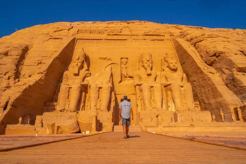 Tempio di Abu Simbel descrizione: interni e facciate imponenti