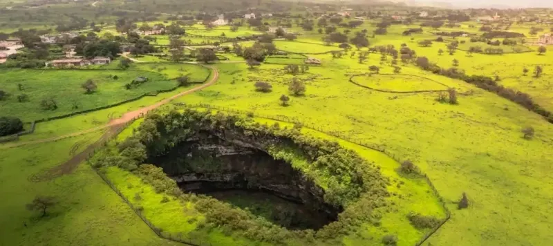 Tawi Atair Sinkhole Salalah