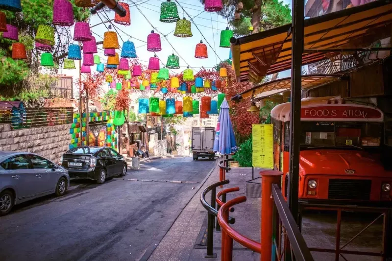 Luoghi da visitare ad Amman Rainbow Street e caffè moderni