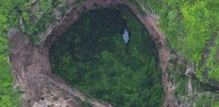 Tawi Atair Sinkhole Salalah