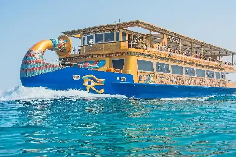 Sottomarino Marsa Alam Nefertari tra coralli del Mar Rosso