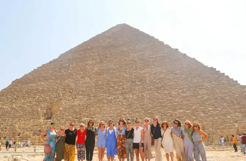 Piramidi egizie con la Grande Piramide di Cheope a Giza