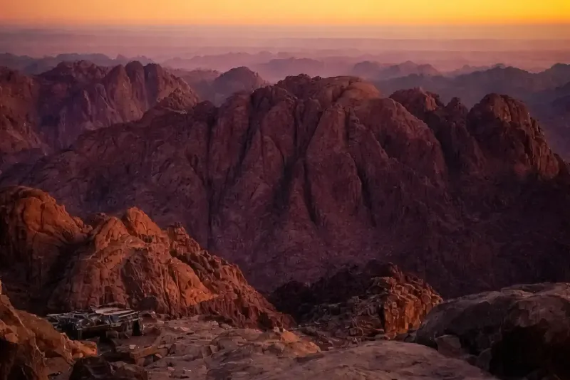 Monastero di Santa Caterina circondato dalle montagne