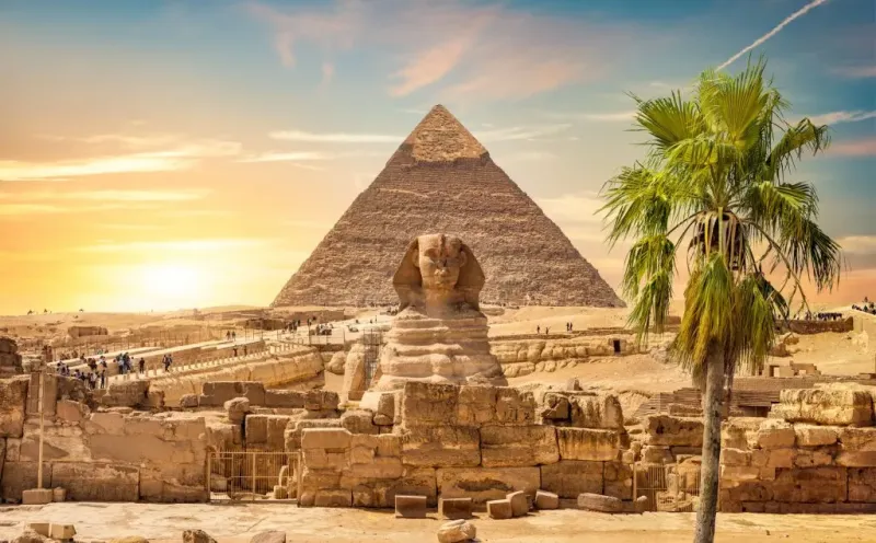 Scopri la Piramide di Cheope a Giza