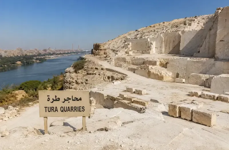 Altezza Piramidi di Giza: Grande Piramide di Cheope con il Rivestimento Originale in Calcare Bianco