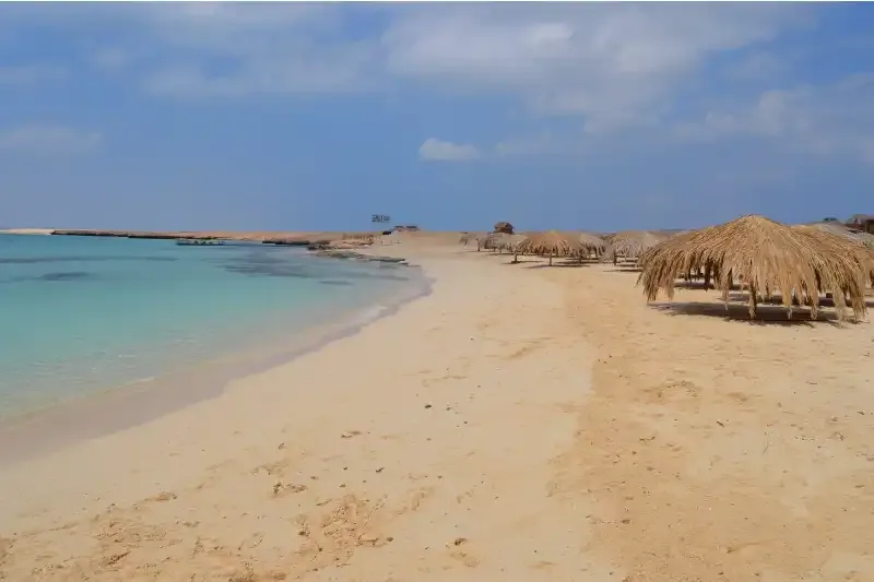 Relax sul Mar Rosso con sole primaverile in Egitto
