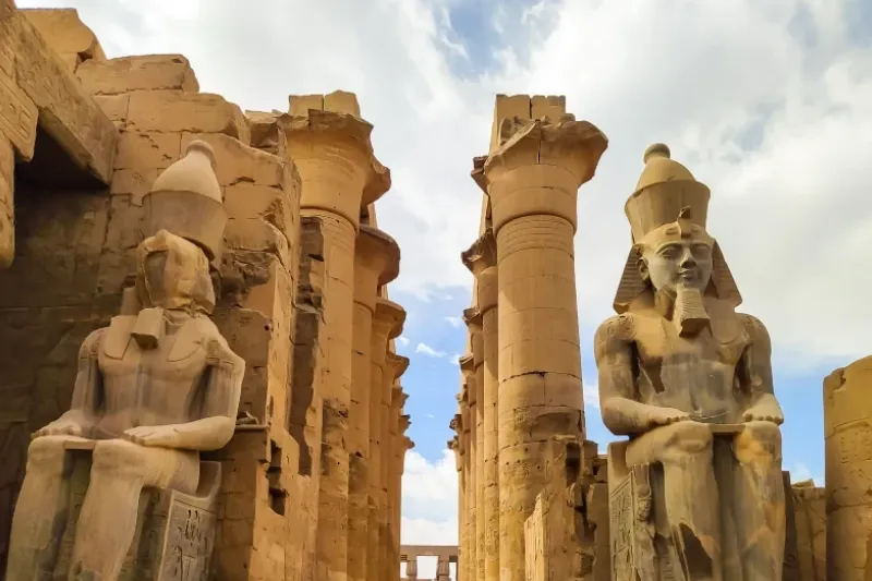 Quale faraone fece completare il tempio di Luxor