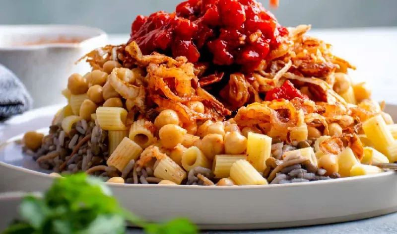 Piatti Tipici Egiziani: Koshari, Ful Medames, Taameya e Dolci Tradizionali