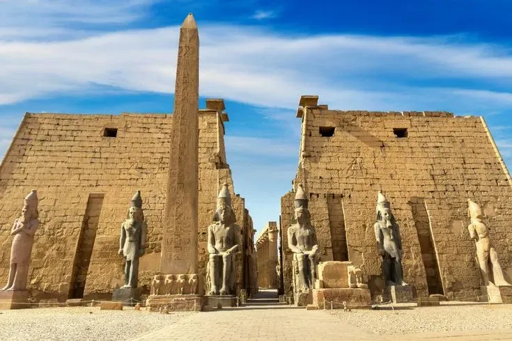 Descubre la majestuosidad de los templos de Luxor