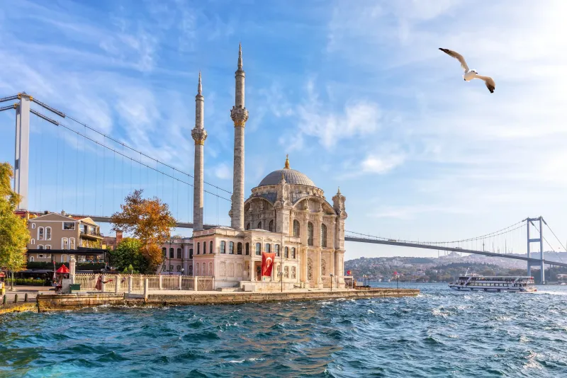 Descubre la Mezquita de Ortaköy en Estambul