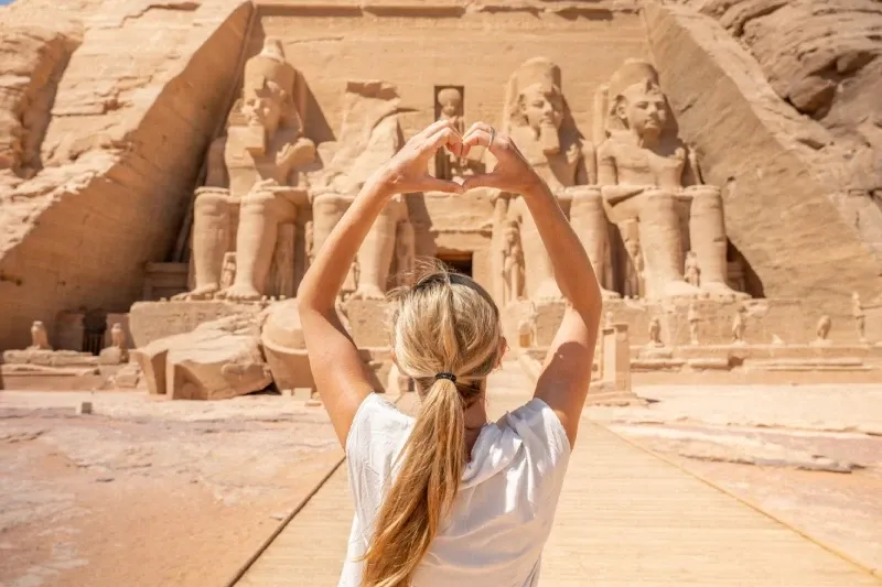 Escursione Abu Simbel da Assuan in autobus con guida in italiano Escursione Abu Simbel da Assuan in autobus con guida in italiano