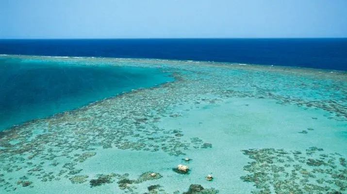 Acque trasparenti del Mar Rosso a Marsa Alam