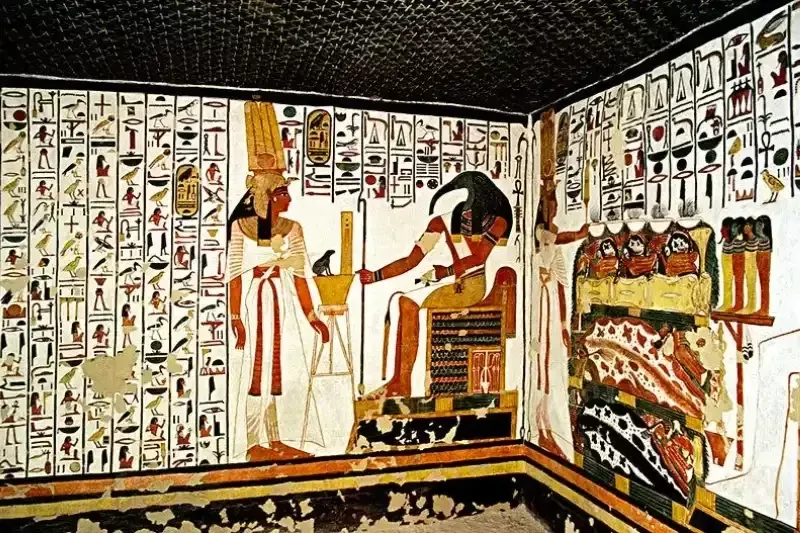 Interno della tomba reale di Nefertari nella Valle delle Regine