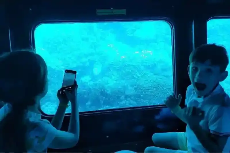 Vista subacquea dal sottomarino Nefertari a Marsa Alam